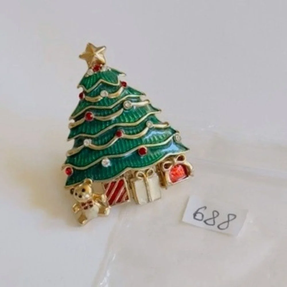 Christmas Tree Pin Brooch‎ VTG Signed Monet Crystal enamel presents Holiday Gold